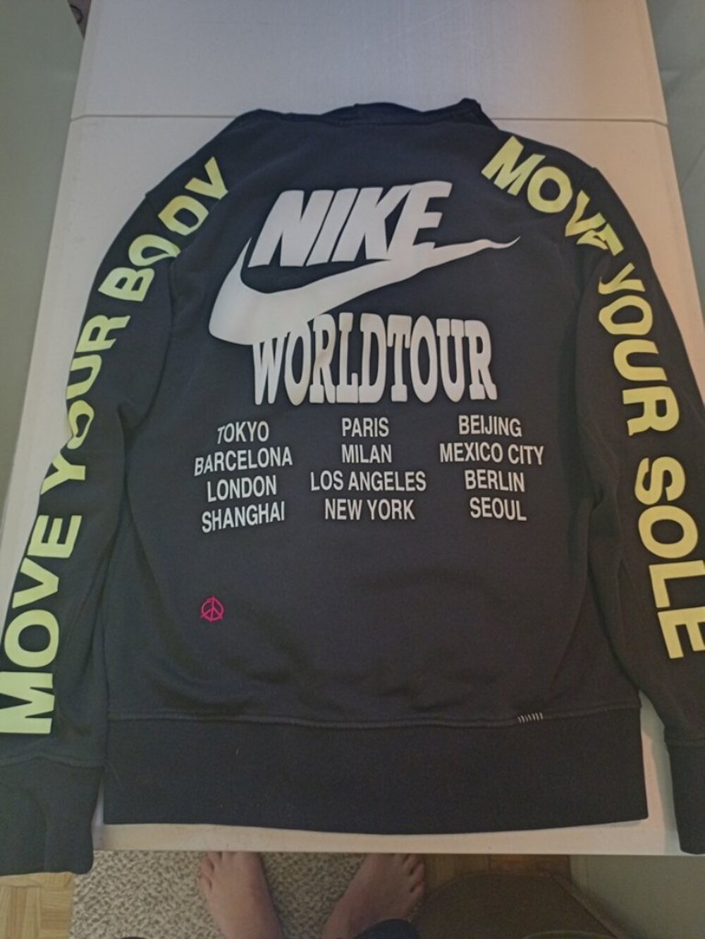 Nike World Tour Graffiti Print Hoodie Move Your Body Soul DN4457-010 Small